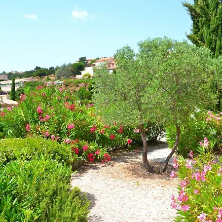 Avec Jardinet, Terrasse, Piscine Et Parking Aux Issambres - Fr-1-768-9