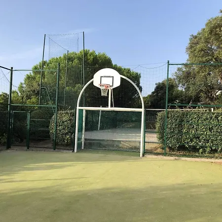 Avec Jardinet, Terrasse, Piscine Et Parking Aux Issambres - Fr-1-768-9 * Les Issambres