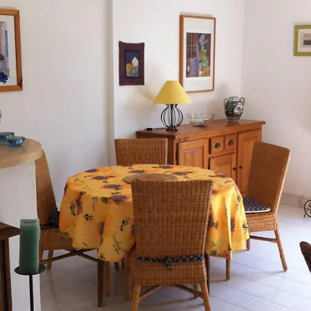 Avec Jardinet, Terrasse, Piscine Et Parking Aux Issambres - Fr-1-768-9 * Les Issambres