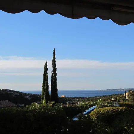 Сasa de vacaciones Avec Jardinet, Terrasse, Piscine Et Parking Aux Issambres - Fr-1-768-9