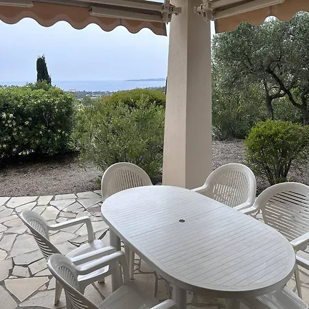 Nyaraló Avec Jardinet, Terrasse, Piscine Et Parking Aux Issambres - Fr-1-768-9 Les Issambres